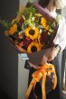 画像2: 送別・感謝の花束、大きくて見栄えがする、黄色オレンジ系ロングタイプL (2)